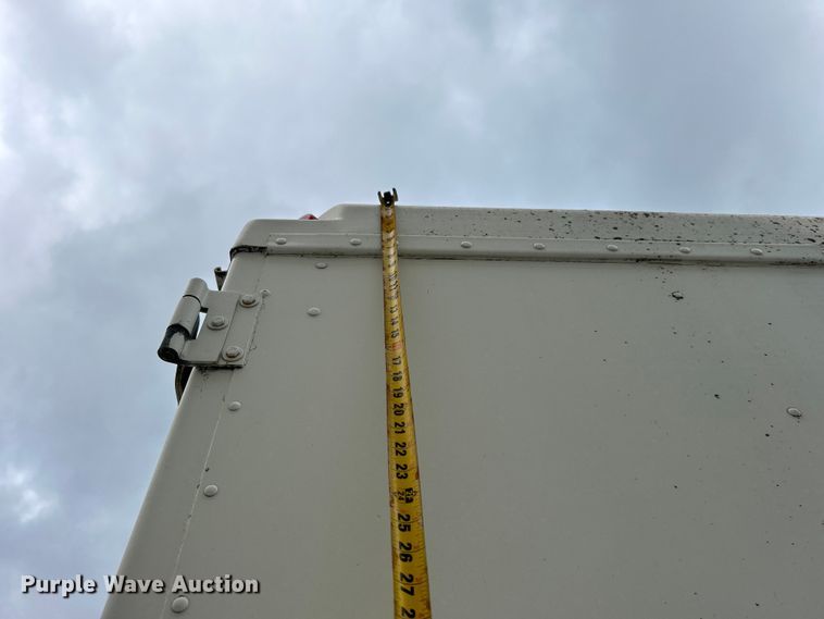 image for item DO1158 1999 Freightliner  MT45 delivery truck