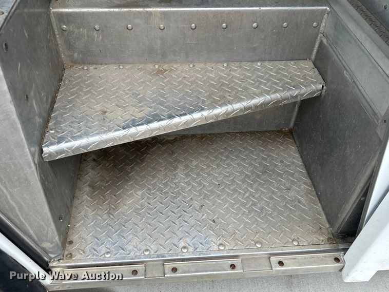 image for item DO1158 1999 Freightliner  MT45 delivery truck