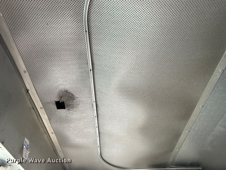 image for item DO1158 1999 Freightliner  MT45 delivery truck