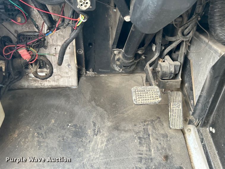 image for item DO1158 1999 Freightliner  MT45 delivery truck