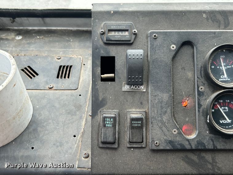 image for item DO1158 1999 Freightliner  MT45 delivery truck