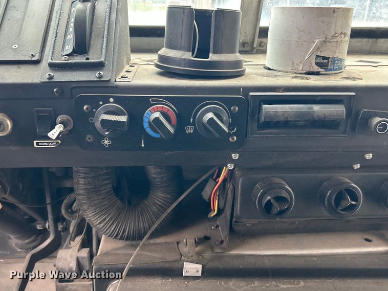 image for item DO1158 1999 Freightliner  MT45 delivery truck