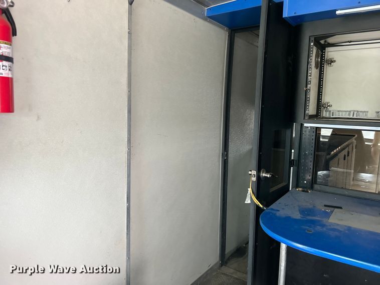 image for item DO1158 1999 Freightliner  MT45 delivery truck