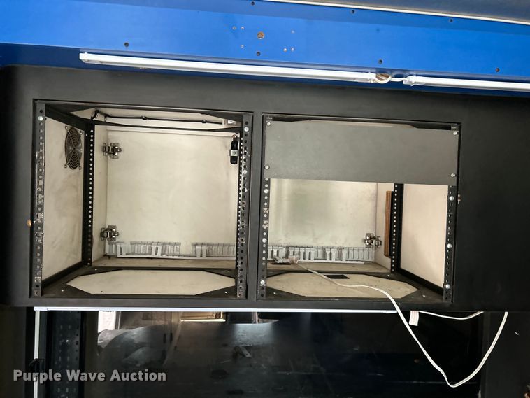 image for item DO1158 1999 Freightliner  MT45 delivery truck