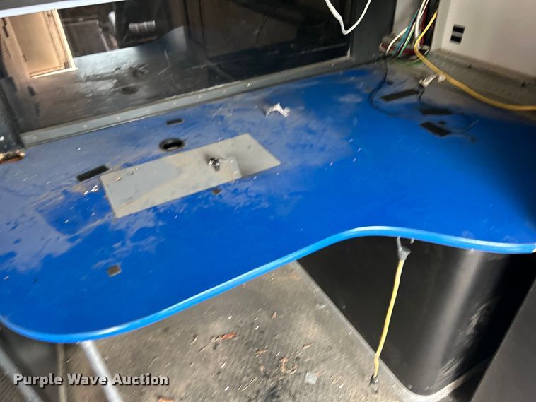 image for item DO1158 1999 Freightliner  MT45 delivery truck