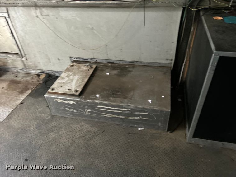 image for item DO1158 1999 Freightliner  MT45 delivery truck