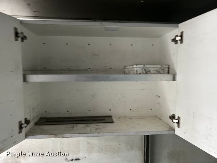 image for item DO1158 1999 Freightliner  MT45 delivery truck