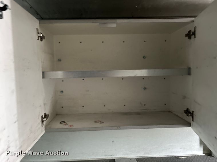 image for item DO1158 1999 Freightliner  MT45 delivery truck