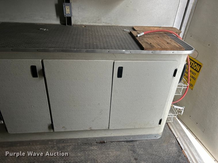 image for item DO1158 1999 Freightliner  MT45 delivery truck