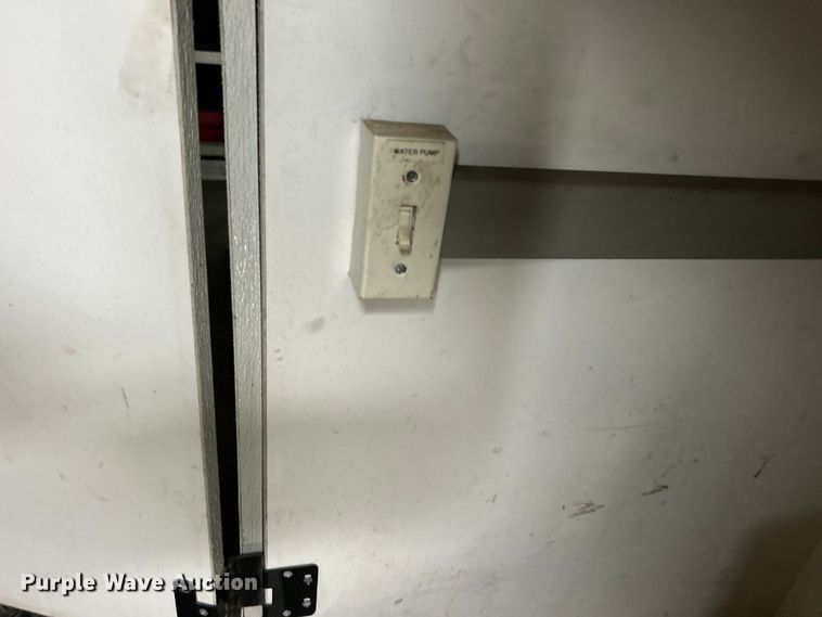 image for item DO1158 1999 Freightliner  MT45 delivery truck