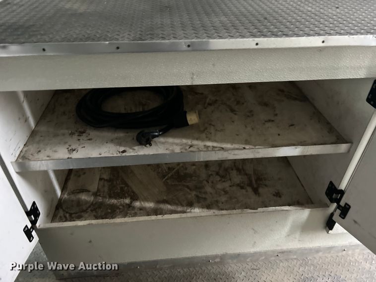 image for item DO1158 1999 Freightliner  MT45 delivery truck