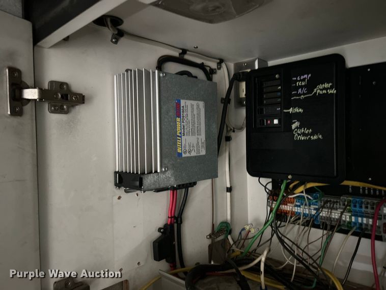 image for item DO1158 1999 Freightliner  MT45 delivery truck