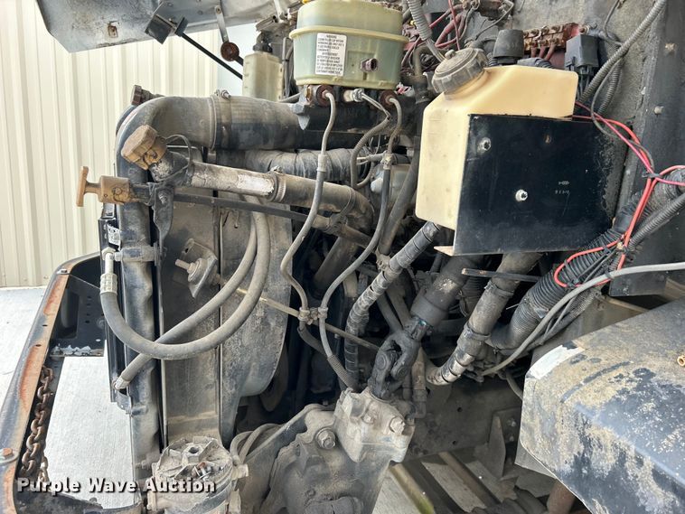 image for item DO1158 1999 Freightliner  MT45 delivery truck