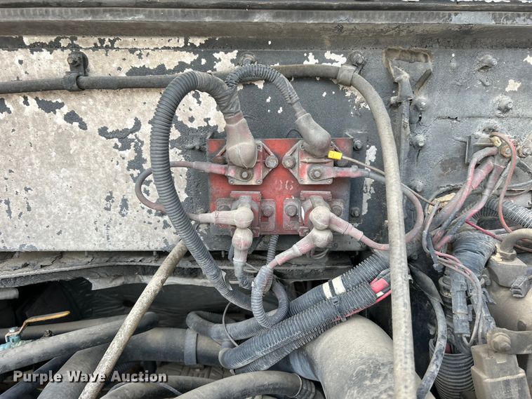 image for item DO1158 1999 Freightliner  MT45 delivery truck