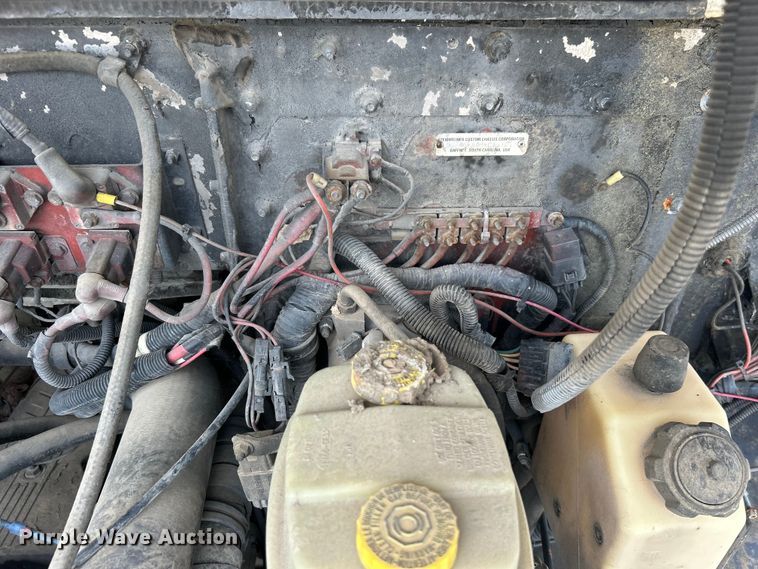 image for item DO1158 1999 Freightliner  MT45 delivery truck