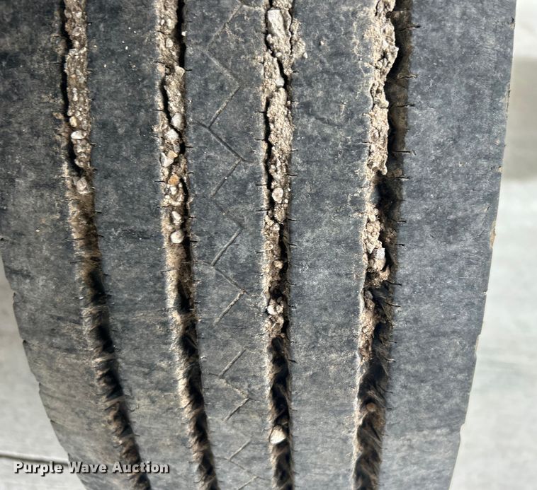 image for item DO1158 1999 Freightliner  MT45 delivery truck