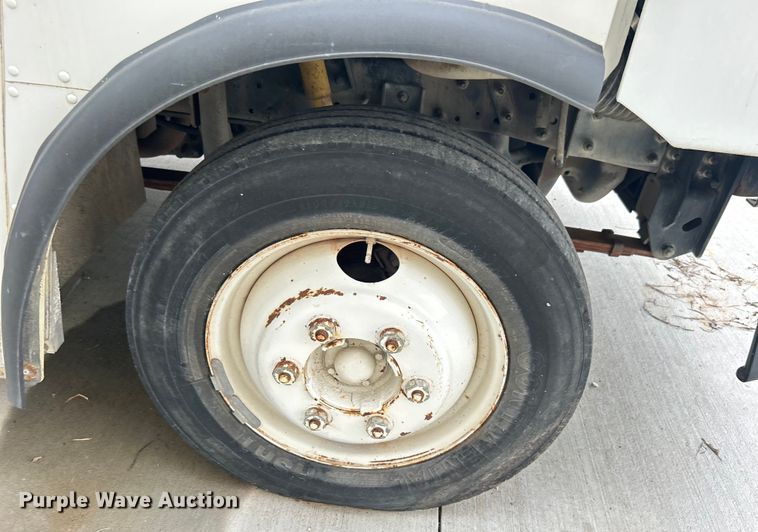 image for item DO1158 1999 Freightliner  MT45 delivery truck