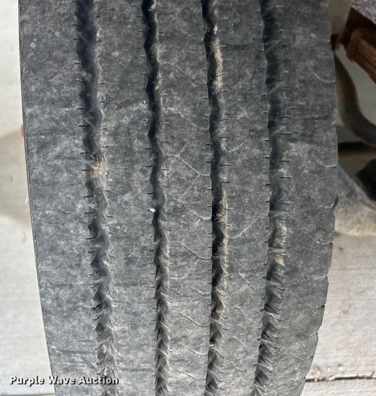 image for item DO1158 1999 Freightliner  MT45 delivery truck