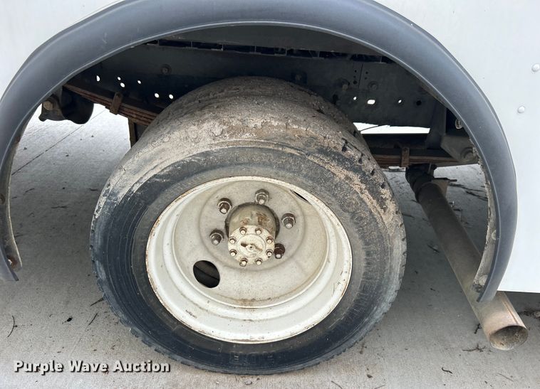 image for item DO1158 1999 Freightliner  MT45 delivery truck