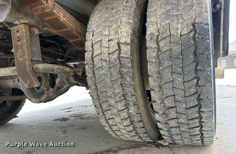 image for item DO1158 1999 Freightliner  MT45 delivery truck