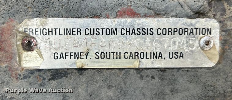 image for item DO1158 1999 Freightliner  MT45 delivery truck