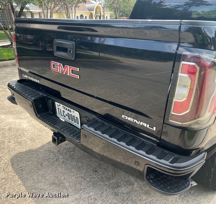 image for item DO2467 2018 GMC Sierra 1500 Denali Crew Cab pickup truck