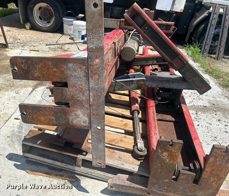 image for item DO6587 Western Mfg. automotive lift