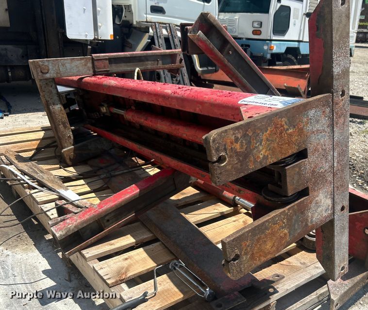 image for item DO6587 Western Mfg. automotive lift