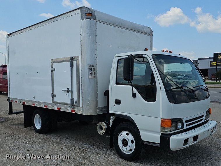 image for item DP1013 2000 Isuzu NPR carpet cleaner truck