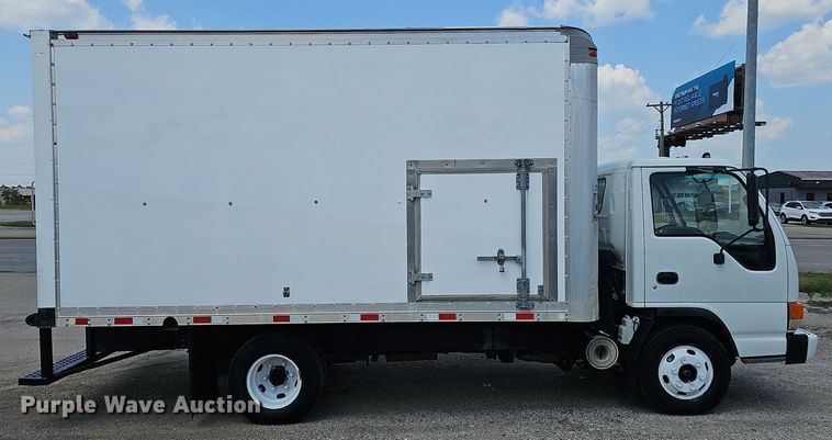 image for item DP1013 2000 Isuzu NPR carpet cleaner truck