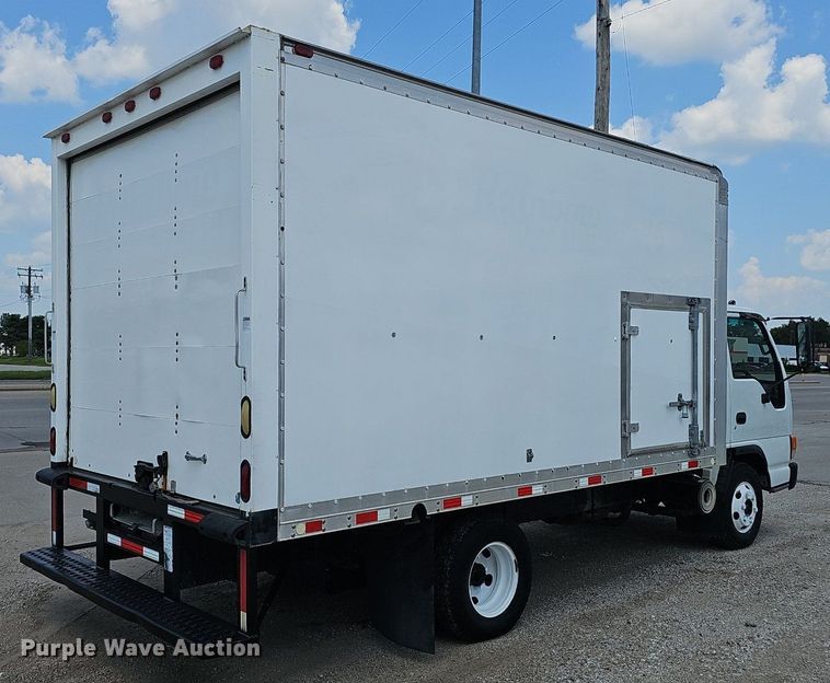 image for item DP1013 2000 Isuzu NPR carpet cleaner truck