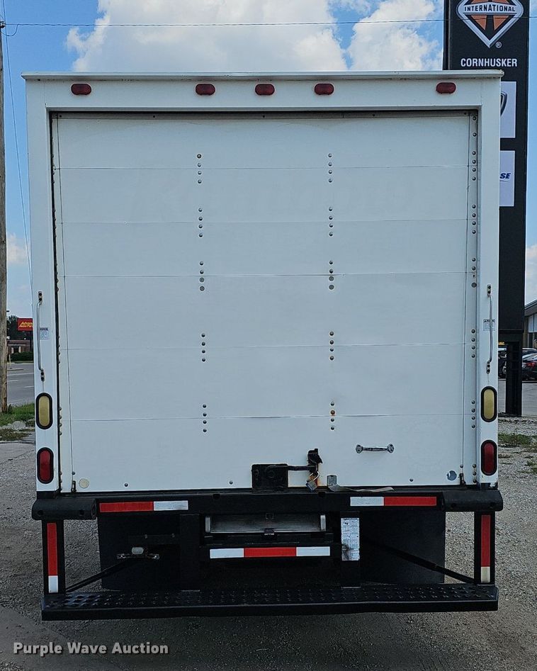 image for item DP1013 2000 Isuzu NPR carpet cleaner truck