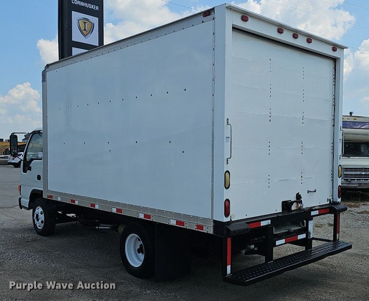 image for item DP1013 2000 Isuzu NPR carpet cleaner truck