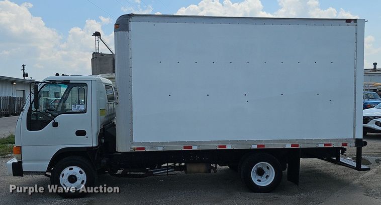 image for item DP1013 2000 Isuzu NPR carpet cleaner truck