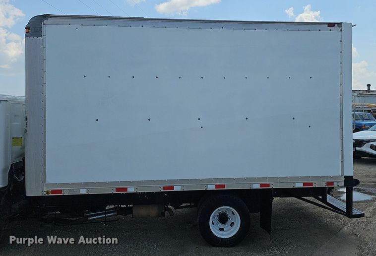 image for item DP1013 2000 Isuzu NPR carpet cleaner truck