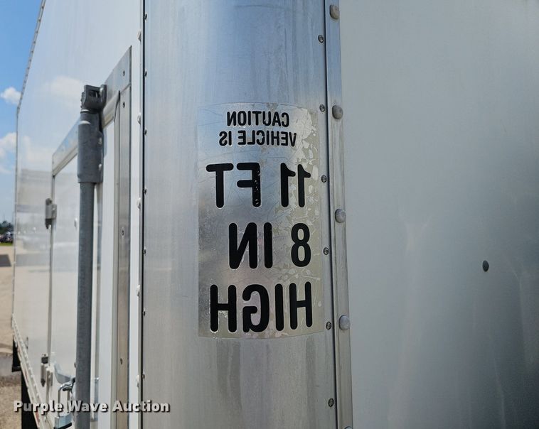 image for item DP1013 2000 Isuzu NPR carpet cleaner truck