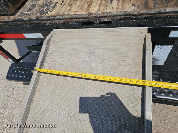 image for item DP1013 2000 Isuzu NPR carpet cleaner truck