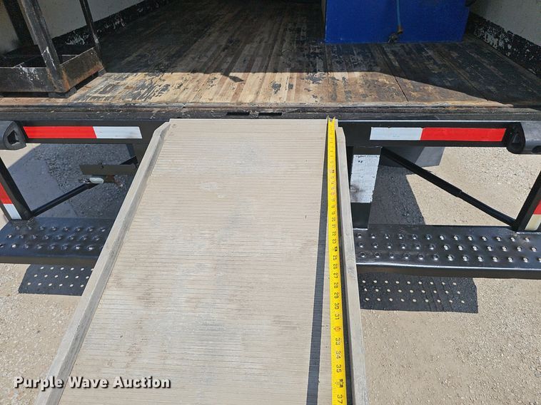 image for item DP1013 2000 Isuzu NPR carpet cleaner truck