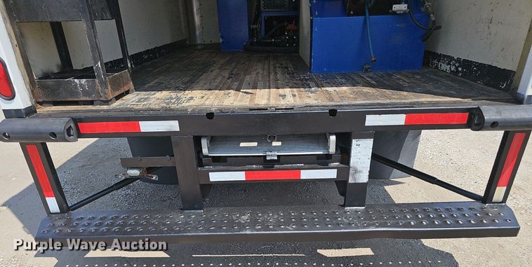 image for item DP1013 2000 Isuzu NPR carpet cleaner truck