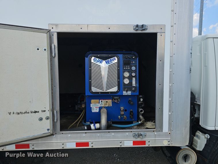 image for item DP1013 2000 Isuzu NPR carpet cleaner truck