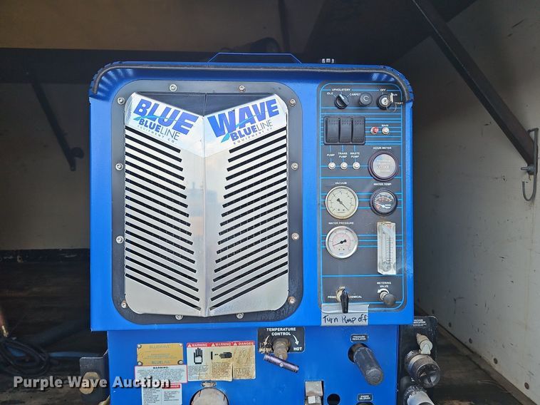 image for item DP1013 2000 Isuzu NPR carpet cleaner truck