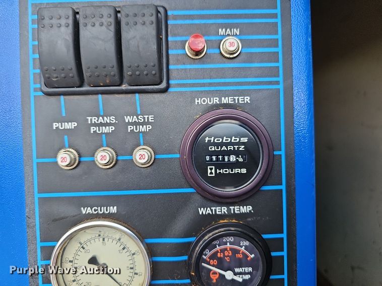 image for item DP1013 2000 Isuzu NPR carpet cleaner truck