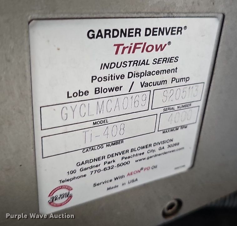 image for item DP1013 2000 Isuzu NPR carpet cleaner truck