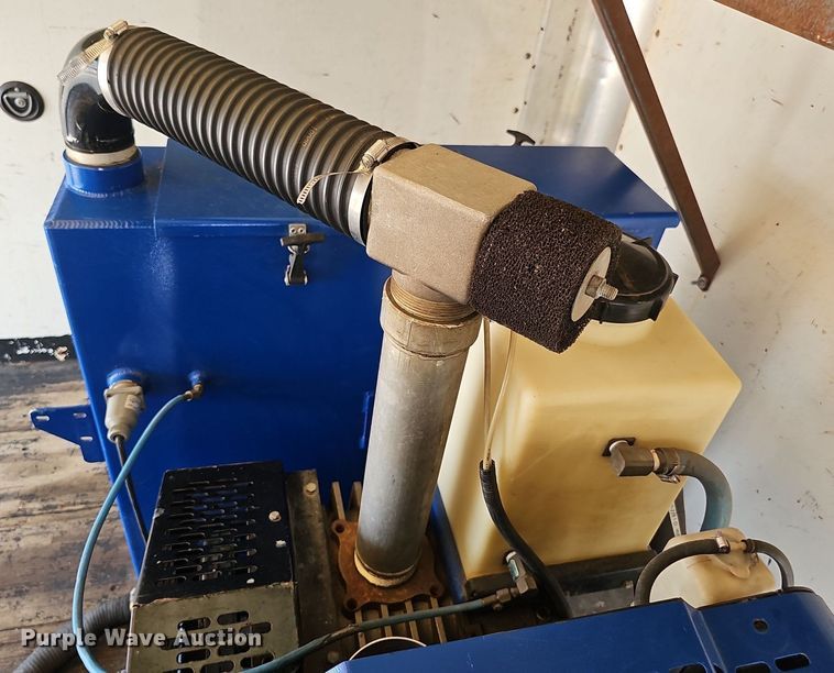 image for item DP1013 2000 Isuzu NPR carpet cleaner truck