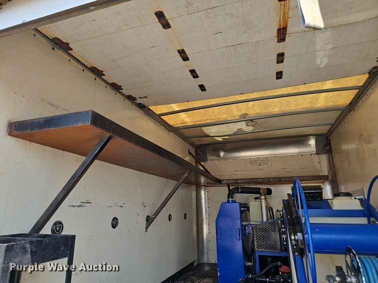 image for item DP1013 2000 Isuzu NPR carpet cleaner truck