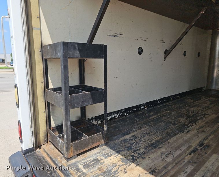 image for item DP1013 2000 Isuzu NPR carpet cleaner truck