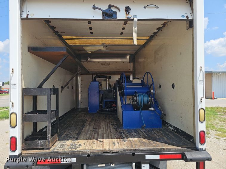 image for item DP1013 2000 Isuzu NPR carpet cleaner truck