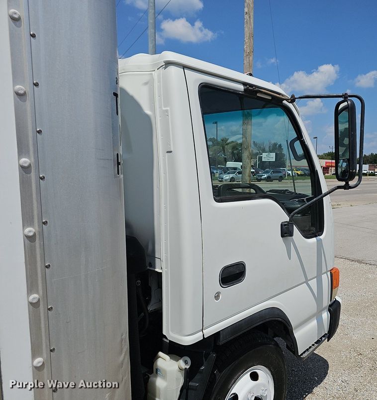 image for item DP1013 2000 Isuzu NPR carpet cleaner truck