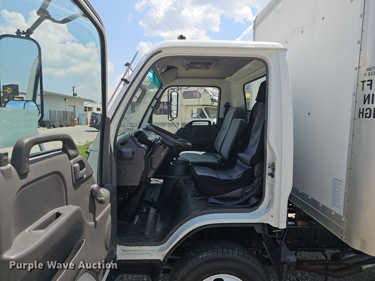 image for item DP1013 2000 Isuzu NPR carpet cleaner truck