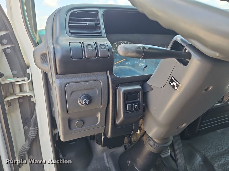 image for item DP1013 2000 Isuzu NPR carpet cleaner truck